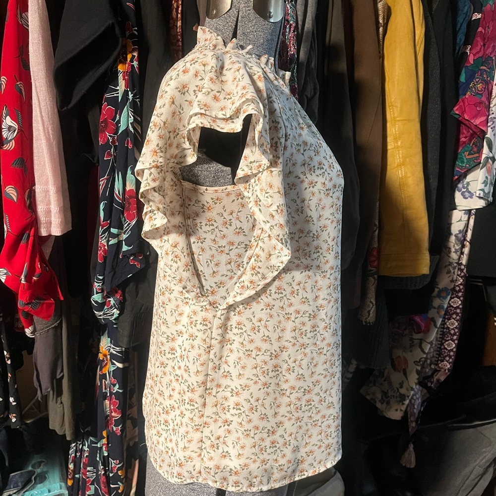 Floral Ruffle Sleeve Top - Picture 3 of 3